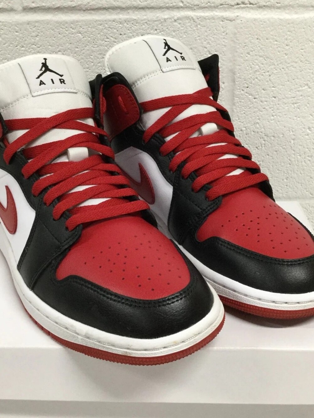 Nike Air Jordan 1 Mid 'Alternate Bred Toe' Womens Size 7 BQ6472 - Picture 6 of 10